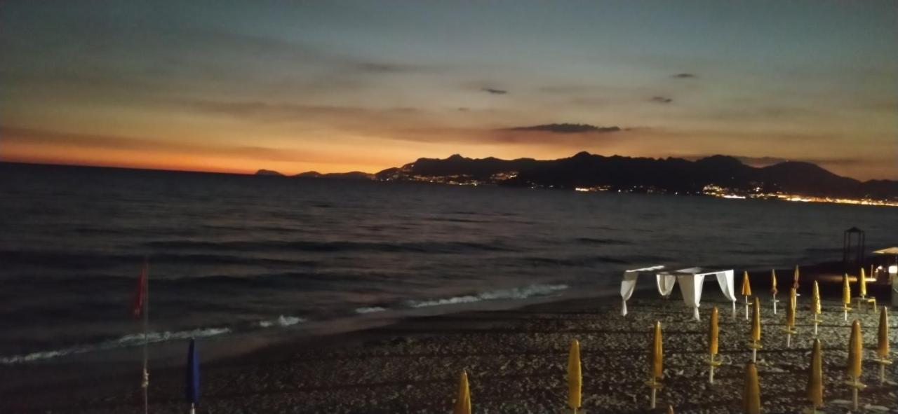 Casa Vacanze Dei Navigatori On The Sea Pontecagnano Faiano Exterior foto