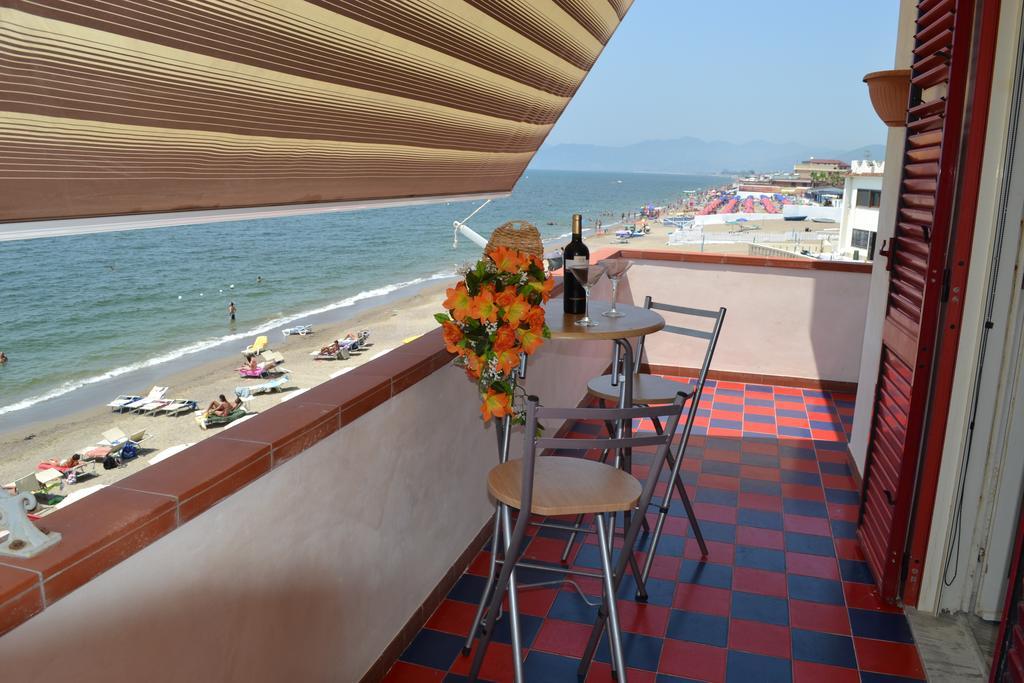 Casa Vacanze Dei Navigatori On The Sea Pontecagnano Faiano Exterior foto