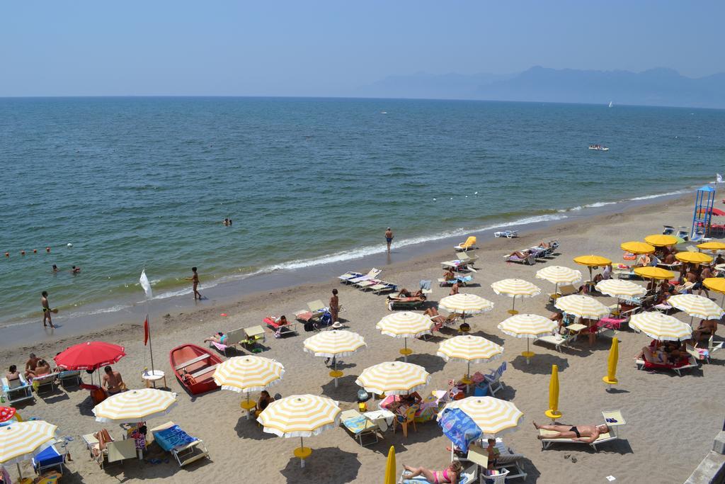 Casa Vacanze Dei Navigatori On The Sea Pontecagnano Faiano Exterior foto