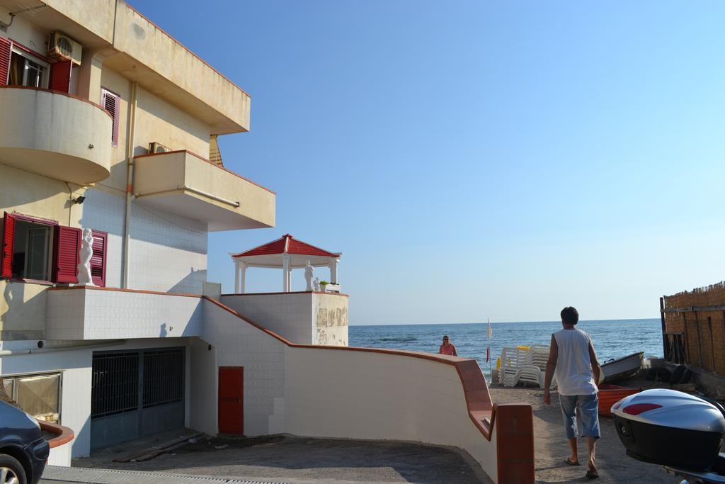 Casa Vacanze Dei Navigatori On The Sea Pontecagnano Faiano Exterior foto