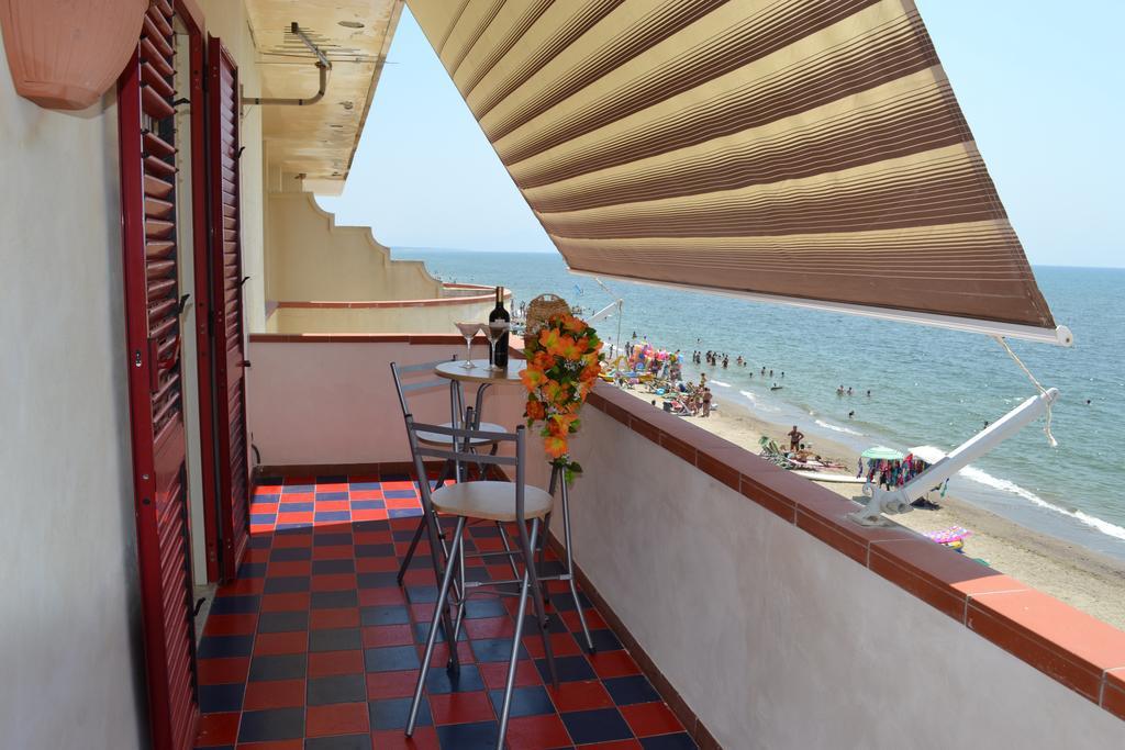 Casa Vacanze Dei Navigatori On The Sea Pontecagnano Faiano Exterior foto