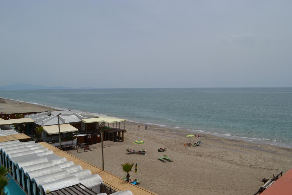 Casa Vacanze Dei Navigatori On The Sea Pontecagnano Faiano Exterior foto
