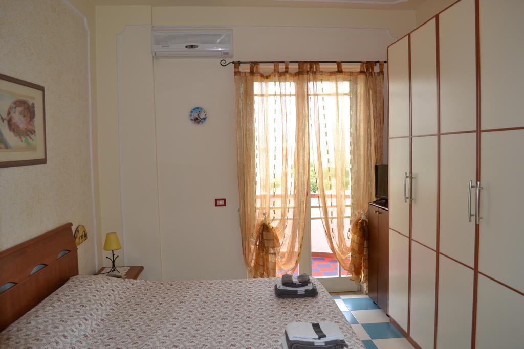 Casa Vacanze Dei Navigatori On The Sea Pontecagnano Faiano Exterior foto